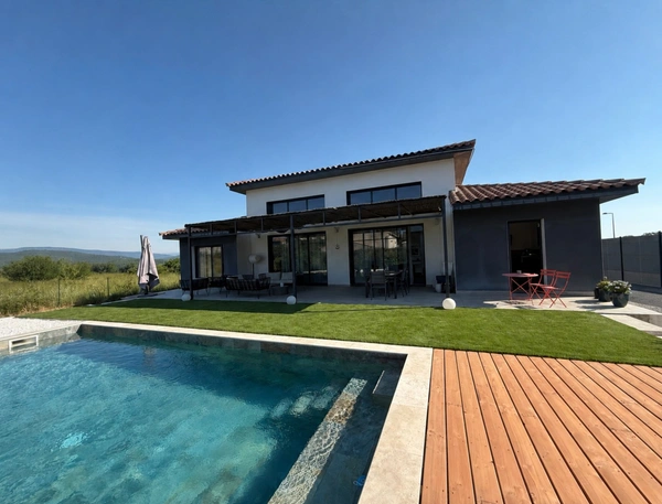 A 15 MN DE MONTPELLIER, MAGNIFIQUE VILLA CONTEMPORAINE RECENTE AVEC VUE
