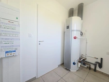 Maison plain pied 90 m² à vendre SEILHAC (19) - 3 chambres - 1 grand salon séjour avec cuisine aménagée équipée - 1 cellier - 1 garage  - 1 wc - 1 salle d'eau, norme RE 2020 ET PMR