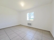 Maison plain pied 90 m² à vendre SEILHAC (19) - 3 chambres - 1 grand salon séjour avec cuisine aménagée équipée - 1 cellier - 1 garage  - 1 wc - 1 salle d'eau, norme RE 2020 ET PMR