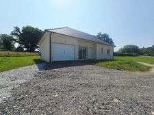 Maison plain pied 90 m² à vendre SEILHAC (19) - 3 chambres - 1 grand salon séjour avec cuisine aménagée équipée - 1 cellier - 1 garage  - 1 wc - 1 salle d'eau, norme RE 2020 ET PMR
