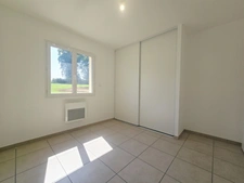 Maison plain pied 90 m² à vendre SEILHAC (19) - 3 chambres - 1 grand salon séjour avec cuisine aménagée équipée - 1 cellier - 1 garage  - 1 wc - 1 salle d'eau, norme RE 2020 ET PMR