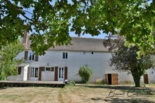 Maison à vendre de 188 m ²- 3 chambres à LABORDE commune de AUXERRE (89) - Terrain 1 740 m² - avec dépendances
