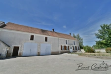 Maison à vendre de 188 m ²- 3 chambres à LABORDE commune de AUXERRE (89) - Terrain 1 740 m² - avec dépendances