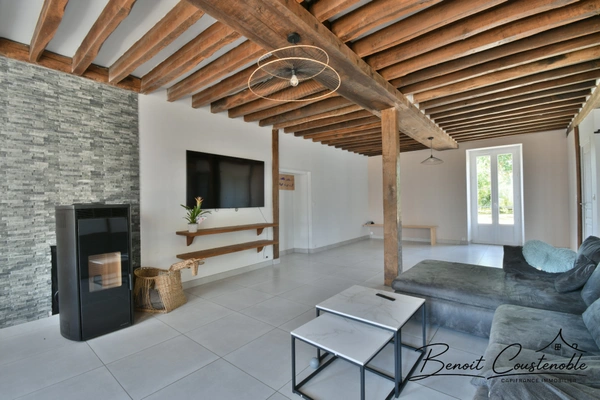 Maison à vendre de 188 m ²- 3 chambres à LABORDE commune de AUXERRE (89) - Terrain 1 740 m² - avec dépendances