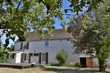 Maison à vendre de 188 m ²- 3 chambres à LABORDE commune de AUXERRE (89) - Terrain 1 740 m² - avec dépendances