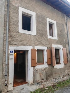 Maison de village à rénover – Fort potentiel au calme à Douvaine
