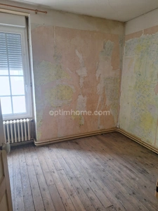 Local commercial et logement de 194m2 à rénover à BESSE SUR BRAYE (72)