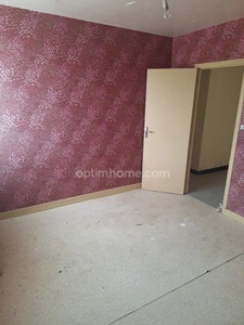 Local commercial et logement de 194m2 à rénover à BESSE SUR BRAYE (72)