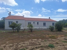 Maison 6 pièces et nombreuses dépendance à SAINT MICHEL EN L'HERM (85)