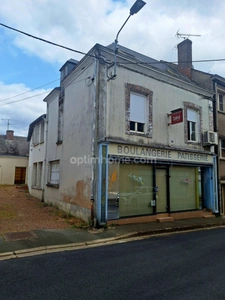 Local commercial et logement de 194m2 à rénover à BESSE SUR BRAYE (72)