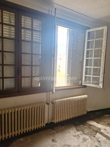 Local commercial et logement de 194m2 à rénover à BESSE SUR BRAYE (72)