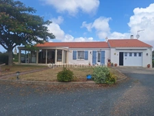 Maison 6 pièces et nombreuses dépendance à SAINT MICHEL EN L'HERM (85)