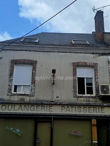 Local commercial et logement de 194m2 à rénover à BESSE SUR BRAYE (72)