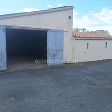 Maison 6 pièces et nombreuses dépendance à SAINT MICHEL EN L'HERM (85)
