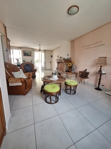 Maison 6 pièces et nombreuses dépendance à SAINT MICHEL EN L'HERM (85)