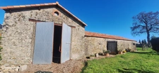 🏡 Corps de ferme en pierre 215 m² – Toitures neuves – Terrain 1 712 m² à St-Julien-des-Landes (85)