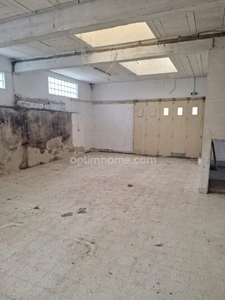 Local commercial et logement de 194m2 à rénover à BESSE SUR BRAYE (72)