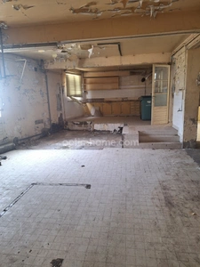 Local commercial et logement de 194m2 à rénover à BESSE SUR BRAYE (72)