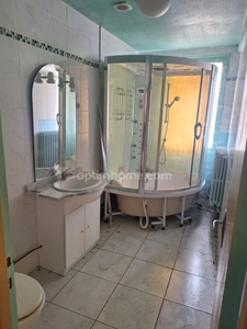 Local commercial et logement de 194m2 à rénover à BESSE SUR BRAYE (72)