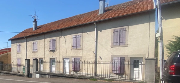 Immeuble AUX CHARME AUTHENTIQUE ET RUE TRÉS CLAME 