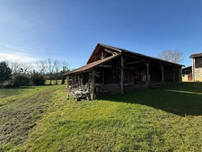 Dpt Hautes Pyrénées (65), à vendre SADOURNIN corps de ferme avec maison T6 de 125m² + grandes dépendances attenantes sur 8280 m² de terrain, au calme