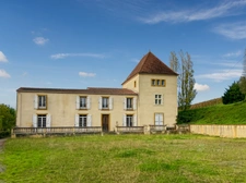 Dpt Gers (32), à vendre Proche de RISCLE château T6 de 327 m² habitables + 580 m² de dépendances attenantes sur 8157 m² de terrain