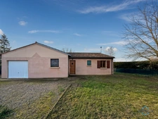 Gers (32) department, for sale in Barcelonne-du-Gers: Single-story, 4-room house with 105 m² of living space + attached garage and detached double garage on 1193 m² of land, in a quiet location