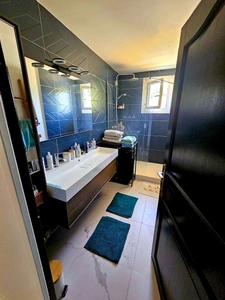 Dpt Pyrénées Atlantiques (64) A vendre Appartement T3 de 72 m² habitables + grande terrasse de 45 m² et 2 balcons - Dernier étage avec vue