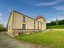 Dpt Gers (32), à vendre Proche de RISCLE château T6 de 327 m² habitables + 580 m² de dépendances attenantes sur 8157 m² de terrain