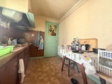 Dpt Hautes Pyrénées (65), for sale TRIE SUR BAISE Building of 215 m² of living space on 3 levels with courtyard