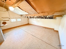 Landes (40) department, for sale in Aire-sur-l'Adour: a 96 sq m (1033 sq ft) 4-room house requiring renovation, plus a garage, on a 620 sq m (6,688 sq ft) plot of land, in a quiet location.