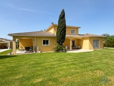 Landes (40) department, for sale in Aire-sur-l'Adour: contemporary 6-room house of 202m² of living space + terraces, pool house, 60m² garage and swimming pool on 2755m² of land, in a quiet location