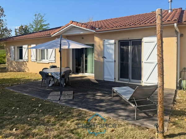 Dpt Landes (40), à vendre CAZERES SUR L'ADOUR Maison contemporaine T4 de 88 m² habitables en plain pied + garage de 20 m² sur 630 m² de terrain, au calme