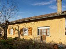 Gers (32) department, for sale in BARCELONNE DU GERS: 3-bedroom house of 92 m² of living space on one level + garage and outbuilding on 563 m² of land, in a quiet location close to shops