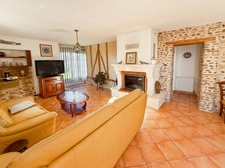 Gers (32), for sale near Aire-sur-l'Adour: fully renovated 5-room (T5) old stone house of 160 m² of living space + terraces and large double garage on 1592 m² of land, in a quiet location