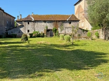 Dpt Landes (40), à vendre AIRE SUR L'ADOUR maison à rénover T6 de 200 m² habitables + garage attenant et dépendances sur 1314 m² de terrain au centre village