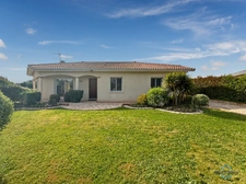 Gers (32) department, for sale in Barcelonne-du-Gers: beautiful contemporary 5-room house (T5) of 138 m² of living space on one level + terraces, swimming pool and garage on 1694 m² of land, in a quie