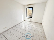 Dpt Landes (40), à vendre AIRE SUR L'ADOUR Appartement T2 de 40m² habitables en rez-de-chaussée + jardin de 35 m² et place de parking privative, proche du centre-ville et au calme