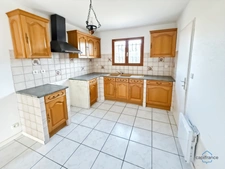 Gers (32) department, for sale in Barcelonne-du-Gers: Single-story, 4-room house with 105 m² of living space + attached garage and detached double garage on 1193 m² of land, in a quiet location