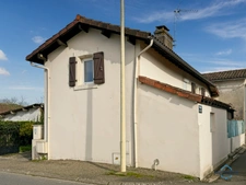 Gers (32) department, for sale in Barcelonne-du-Gers: 4-room village house of 96 m² of living space + garage, carport, and courtyard on 178 m² of land