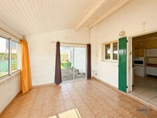 Landes (40) department, for sale in Aire-sur-l'Adour: a 96 sq m (1033 sq ft) 4-room house requiring renovation, plus a garage, on a 620 sq m (6,688 sq ft) plot of land, in a quiet location.