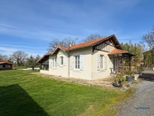Gers (32) department, for sale in Barcelonne-du-Gers: 5-room house (T5) with 155 m² of living space + large garages, outbuildings and swimming pool on 8678 m² of land, in a quiet location