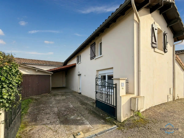 Dpt Gers (32), à vendre BARCELONNE DU GERS Maison de village T4 de 96 m² habitables + garage et abri voiture et cour sur 178 m² de terrain