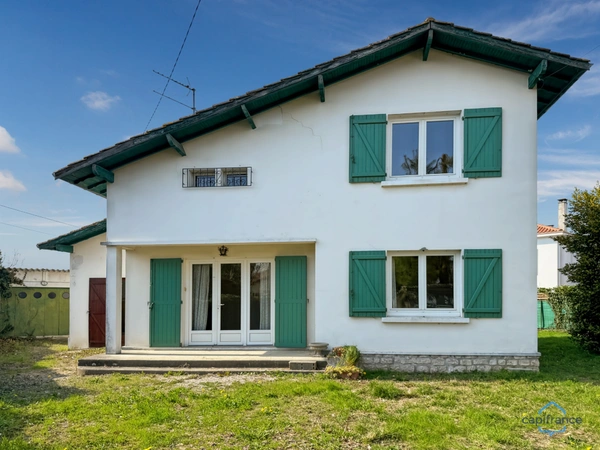 Dpt Landes (40), à vendre AIRE SUR L'ADOUR maison T4 de 96 m² habitables à révover + garage sur 620 m² de terrain, au calme