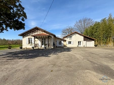 Dpt Gers (32), à vendre BARCELONNE DU GERS Maison T5 de 155 m² habitables + grands garages, dépendances et piscine sur 8678 m² de terrain, au calme