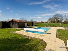 Gers (32) department, for sale in Barcelonne-du-Gers: 5-room house (T5) with 155 m² of living space + large garages, outbuildings and swimming pool on 8678 m² of land, in a quiet location