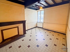 Dpt Landes (40), à vendre AIRE SUR L'ADOUR maison à rénover T6 de 200 m² habitables + garage attenant et dépendances sur 1314 m² de terrain au centre village