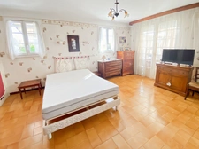 Gers (32) department, for sale in Barcelonne-du-Gers: 6-room house (T6) of 192 m² of living space, compliant with accessibility standards, plus 2 verandas and a large garage on 1670 m² of land, at the