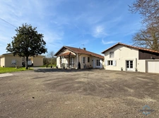 Dpt Gers (32), à vendre BARCELONNE DU GERS Maison T5 de 155 m² habitables + grands garages, dépendances et piscine sur 8678 m² de terrain, au calme