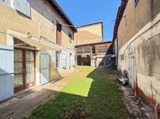 Dpt Landes (40), à vendre AIRE SUR L'ADOUR maison à rénover T6 de 200 m² habitables + garage attenant et dépendances sur 1314 m² de terrain au centre village